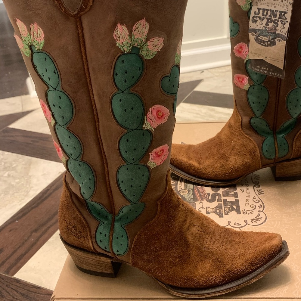 Junk Gypsy by Lane, 9.5, ladies western boot. Brown suede, pink, green cactus